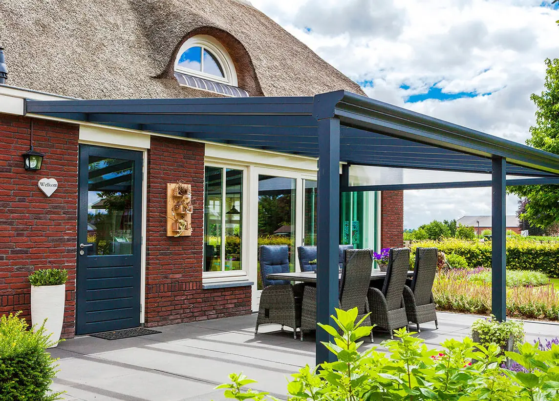 Een moderne overkapping aan huis